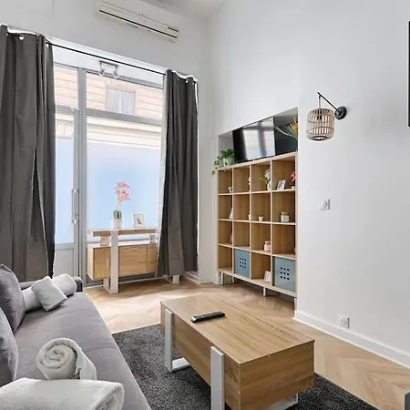 Sentier Historical Center Iii Charming Apartment